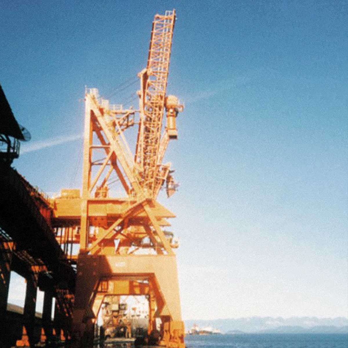 O escopo de segmentos atendidos cresce e uma nova unidade fabril é inaugurada