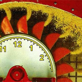 Caçambas TMSA fixadas em armação circular com números, despejando granulados, feitas em parceria com a 4B.